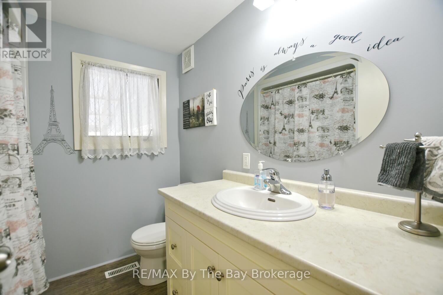15 CARRUTHERS STREET S - 14