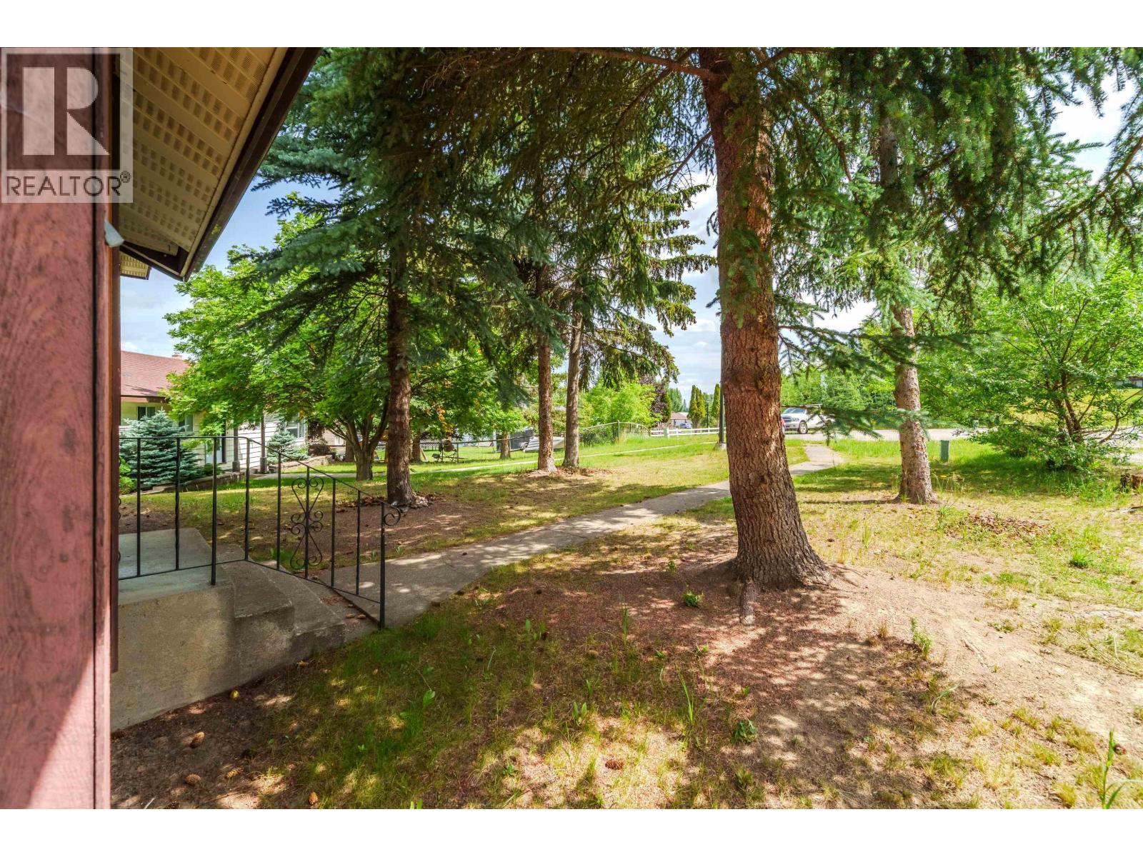 720 CARIBOO TRAIL - 34