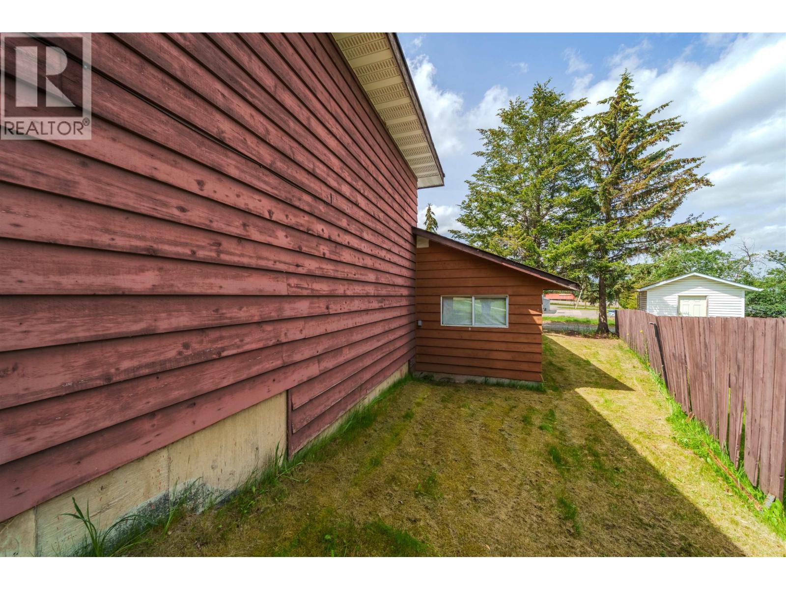 720 CARIBOO TRAIL - 35