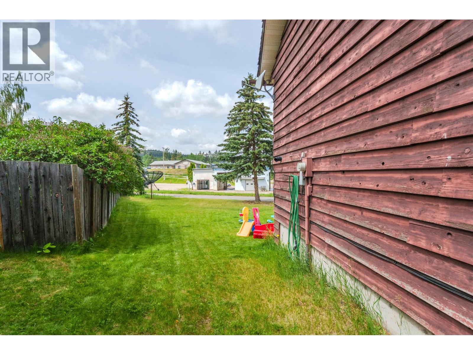 720 CARIBOO TRAIL - 36