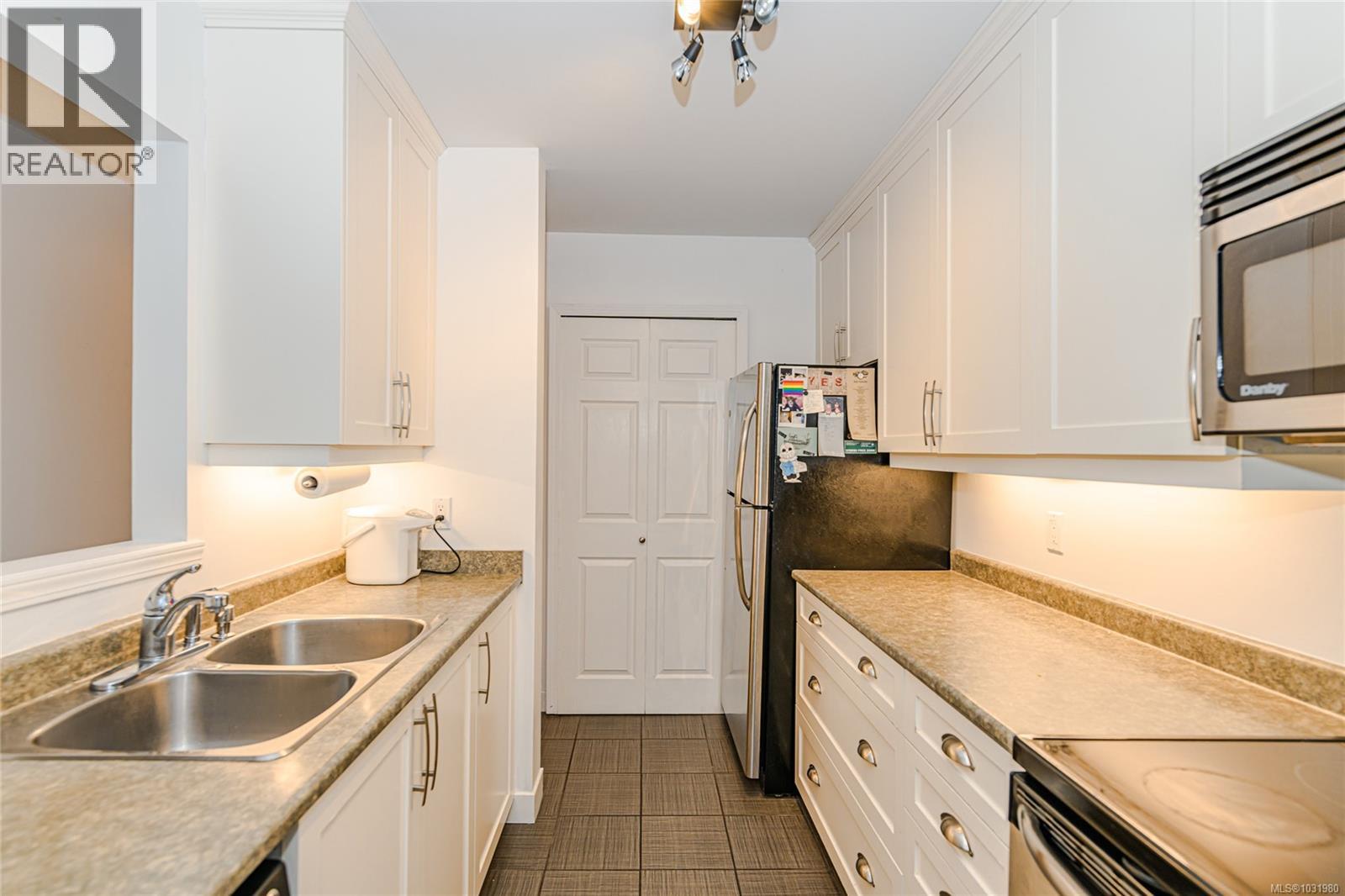 206 1270 Johnson Street, Victoria