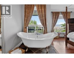 4pc Ensuite bath - 102 Spruce Place, Penticton, BC V2A8V9 Photo 13