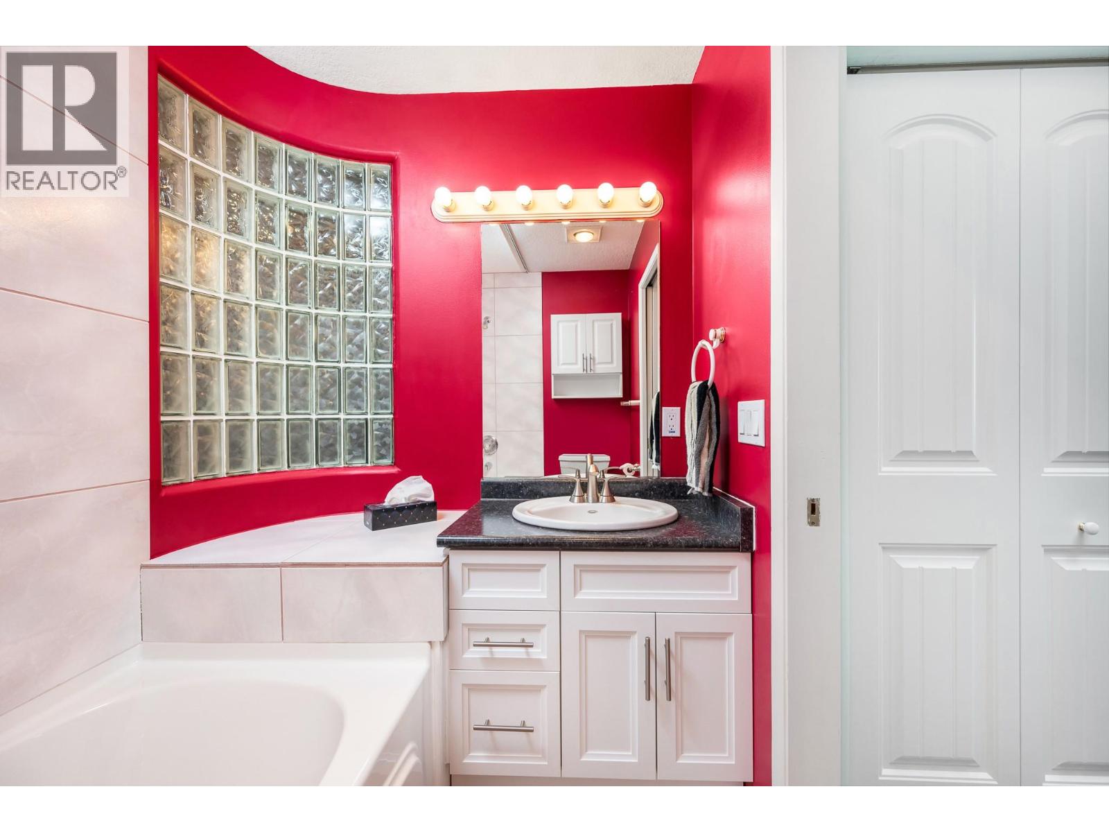 3221 Centennial Drive Unit# 402, Vernon