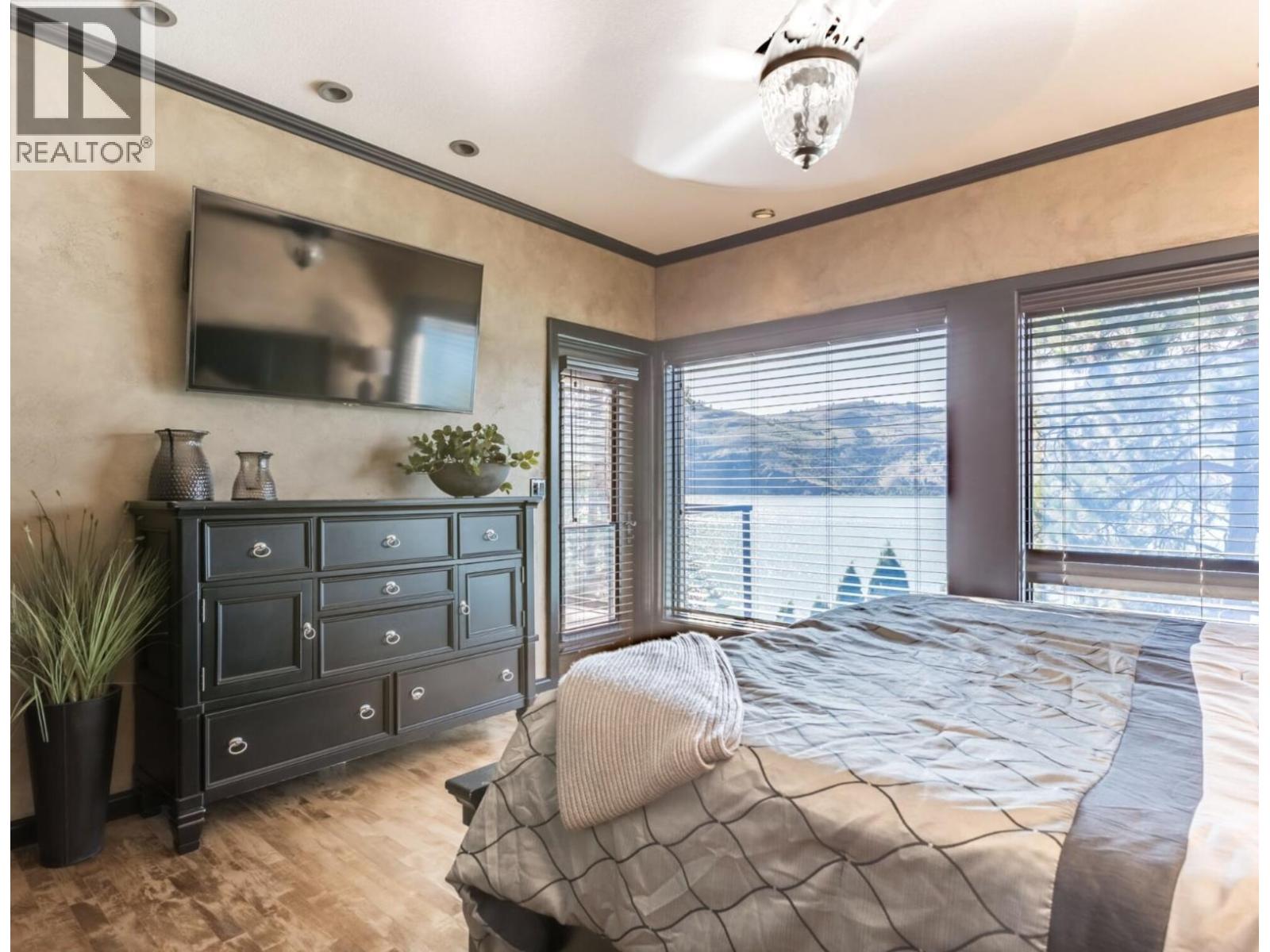 15010 & 15020 Tamarack Drive - 12