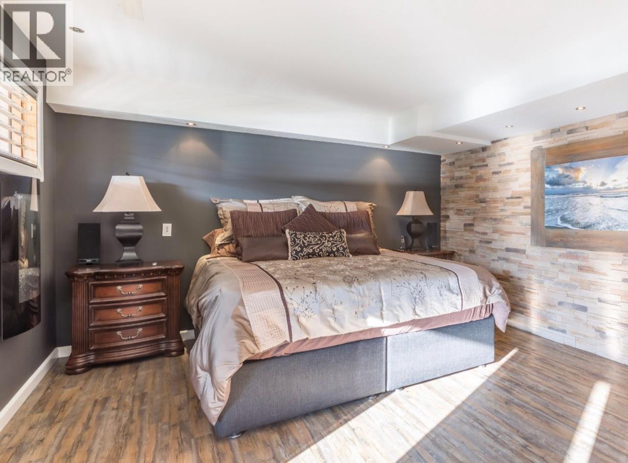 15010 & 15020 Tamarack Drive - 33