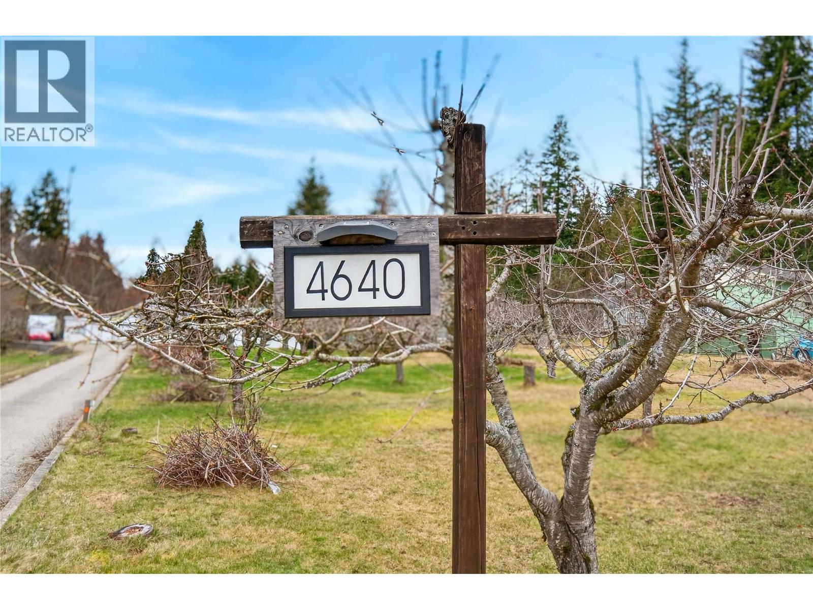 4640 70 Avenue NE - 3