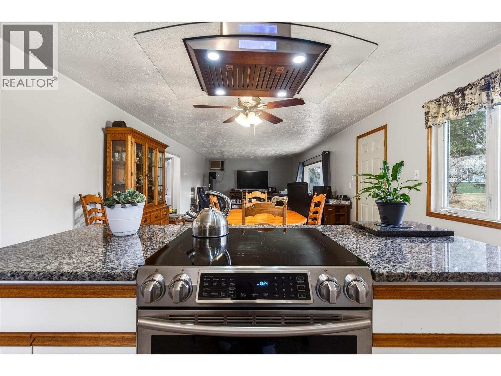 4640 70 AVENUE NE - 13