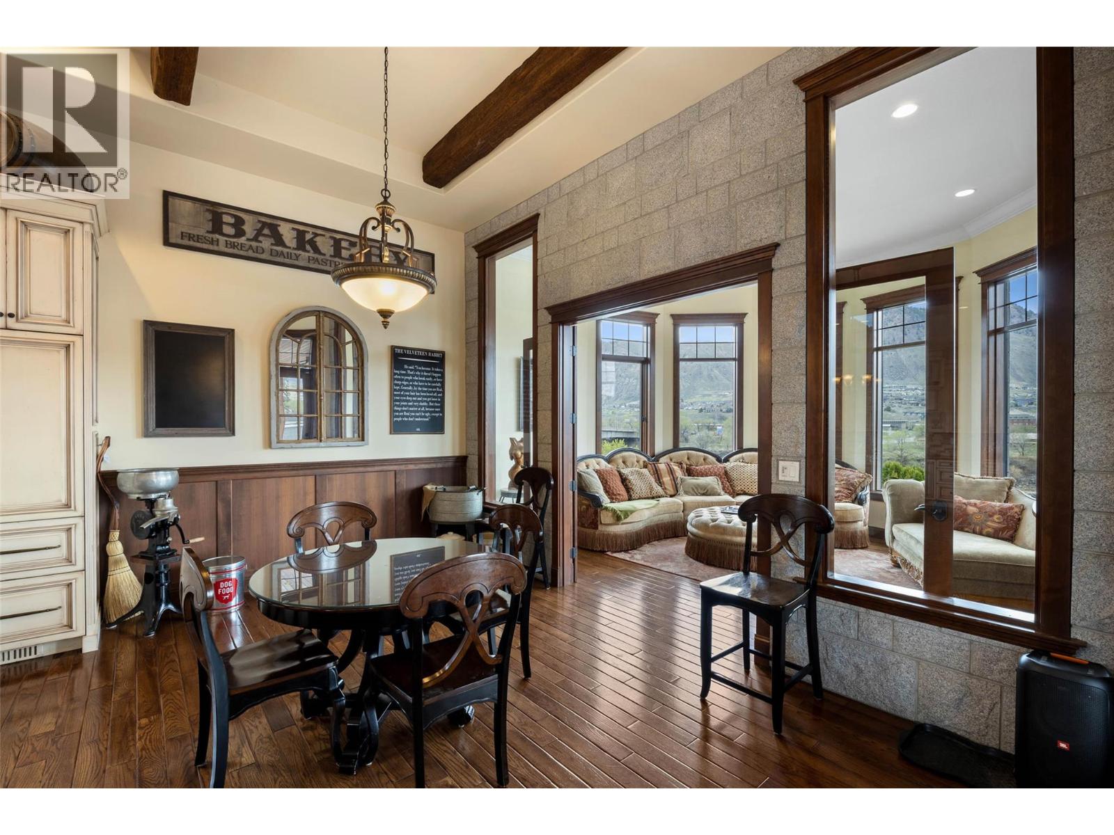 1580 LORNE STREET - 19