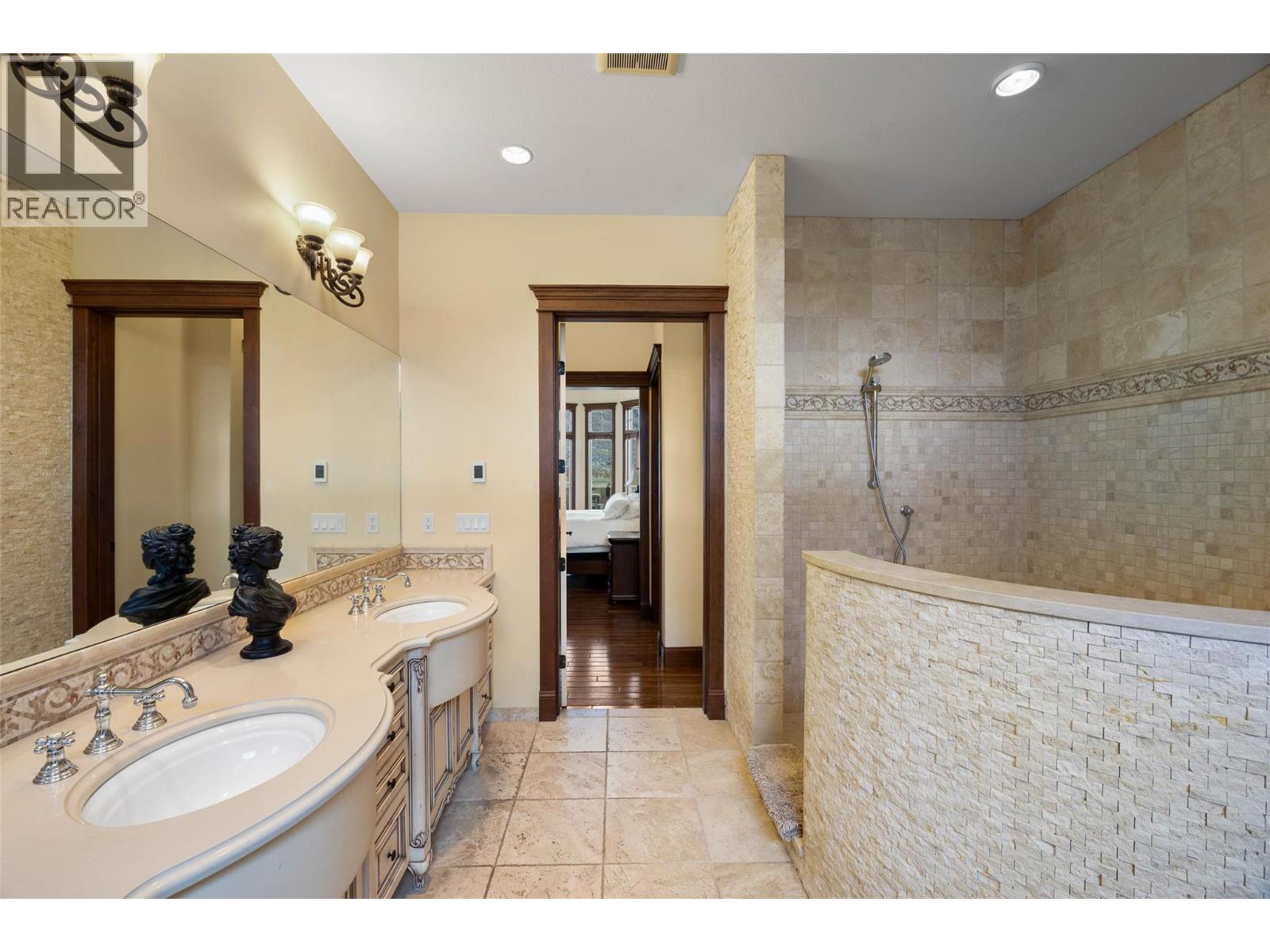 1580 LORNE STREET - 33