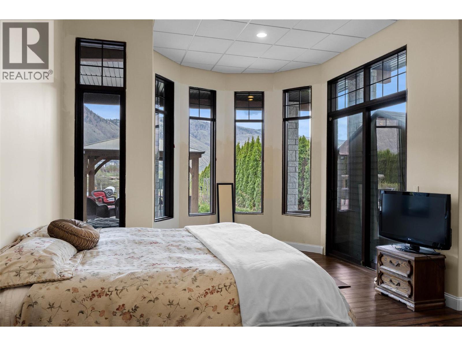 1580 LORNE STREET - 50