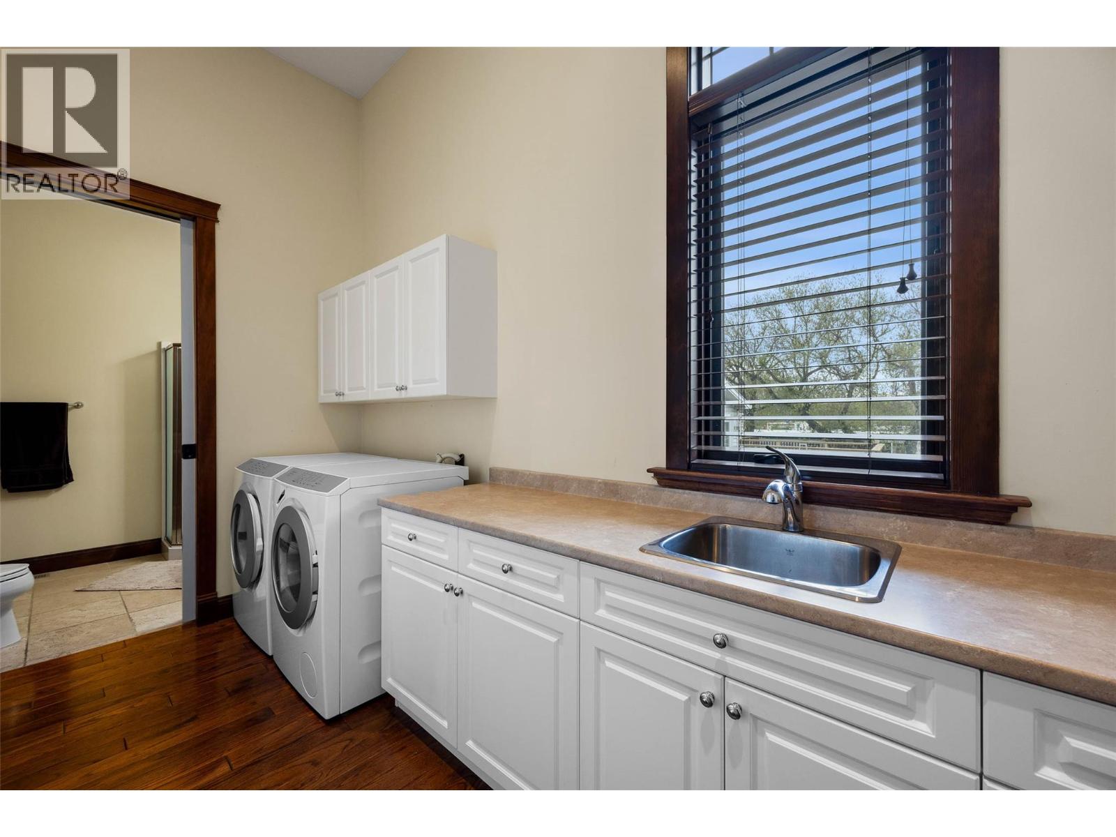 1580 LORNE STREET - 41