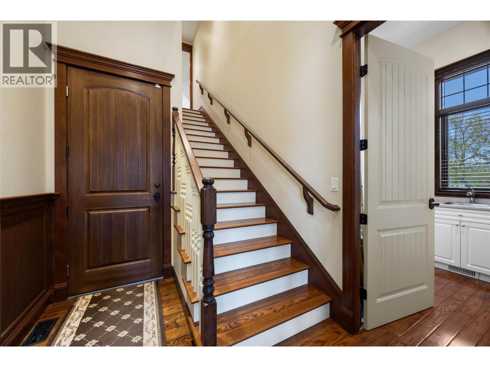 1580 LORNE STREET - 45