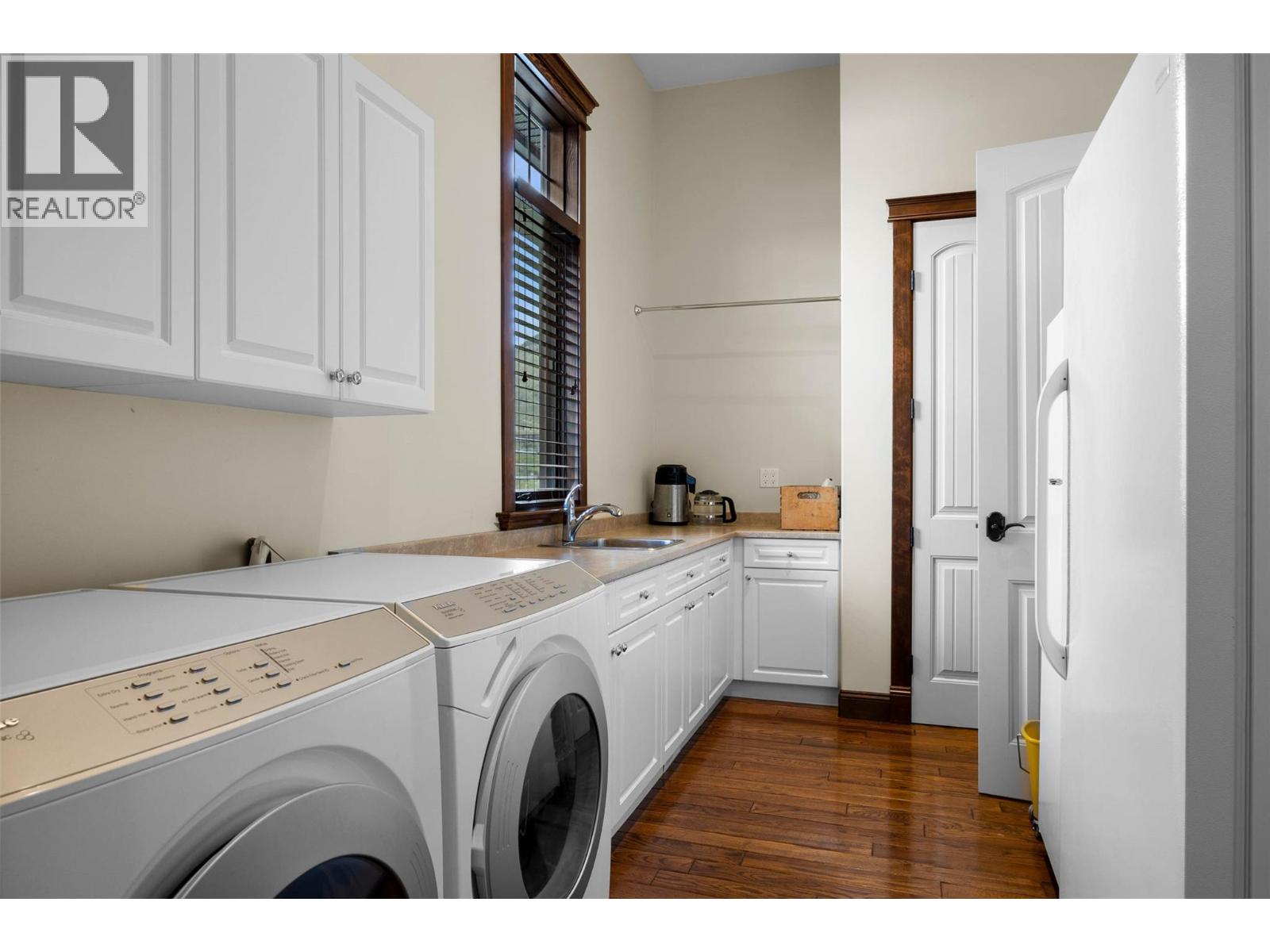 1580 LORNE STREET - 43