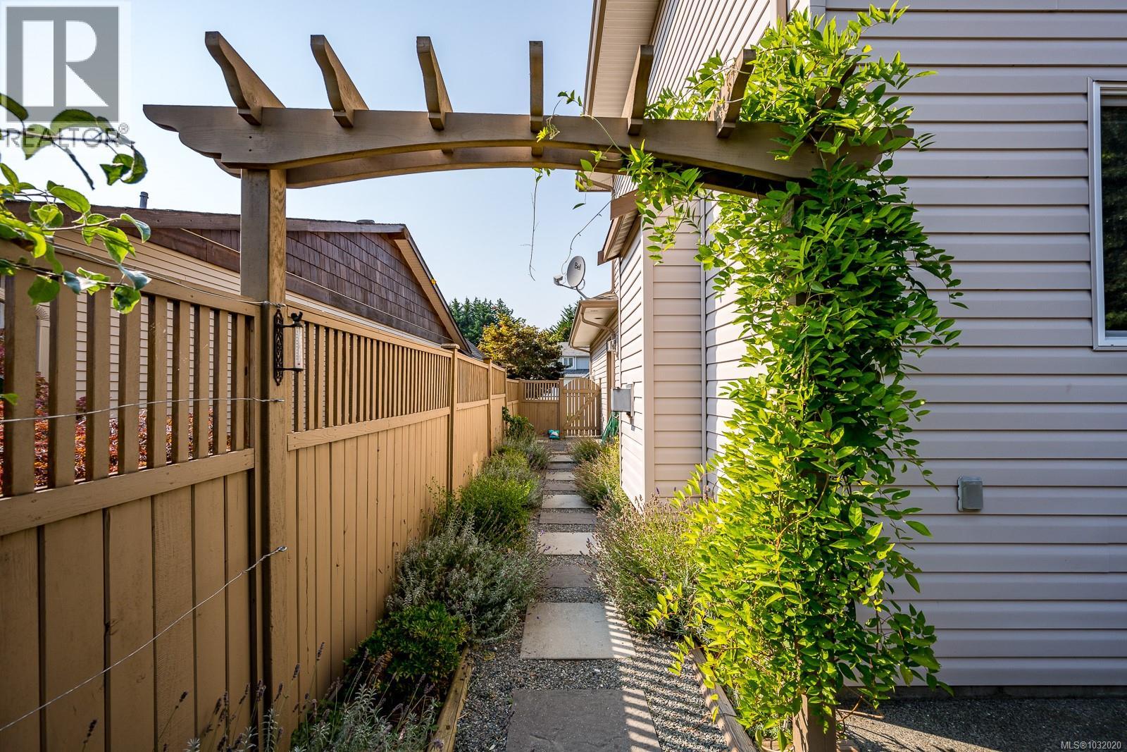 1952 MARTEN AVE - 35