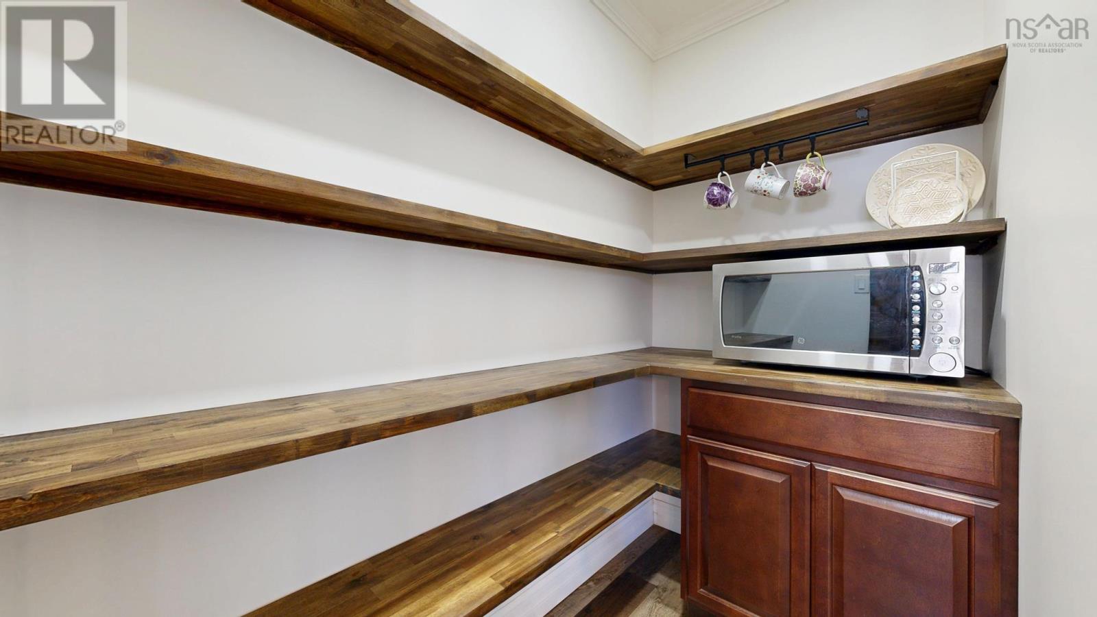 Property 8 of 42 of 6672 Highway 1