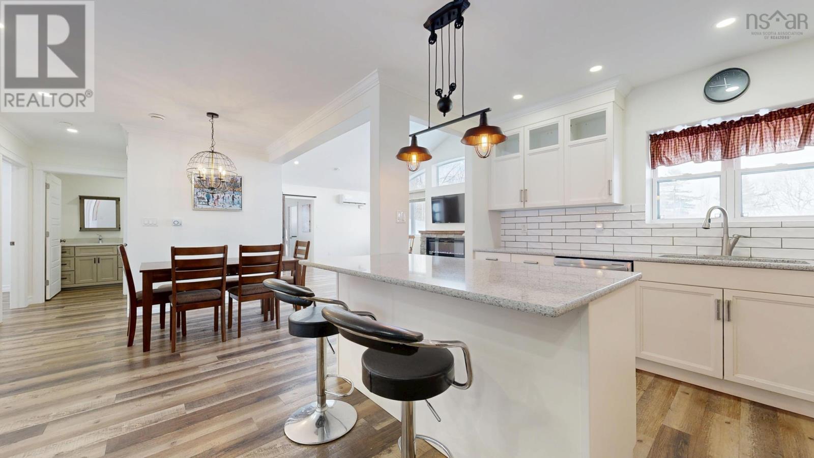 Property 14 of 42 of 6672 Highway 1