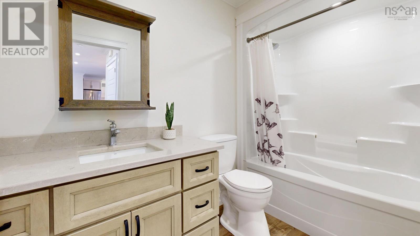 Property 22 of 42 of 6672 Highway 1