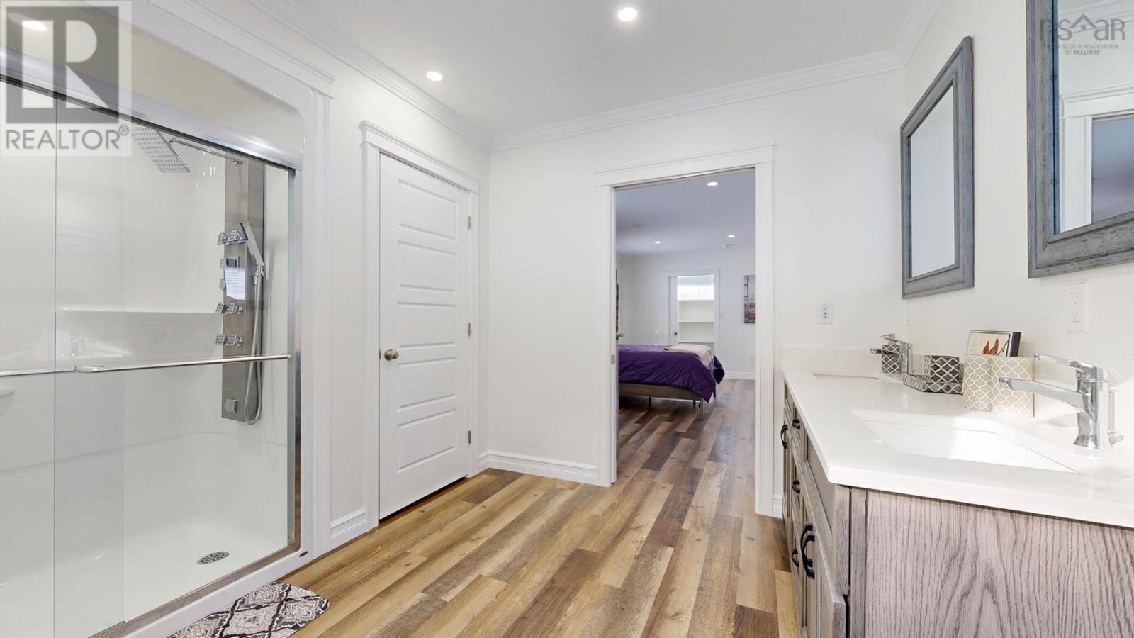 Property 31 of 42 of 6672 Highway 1