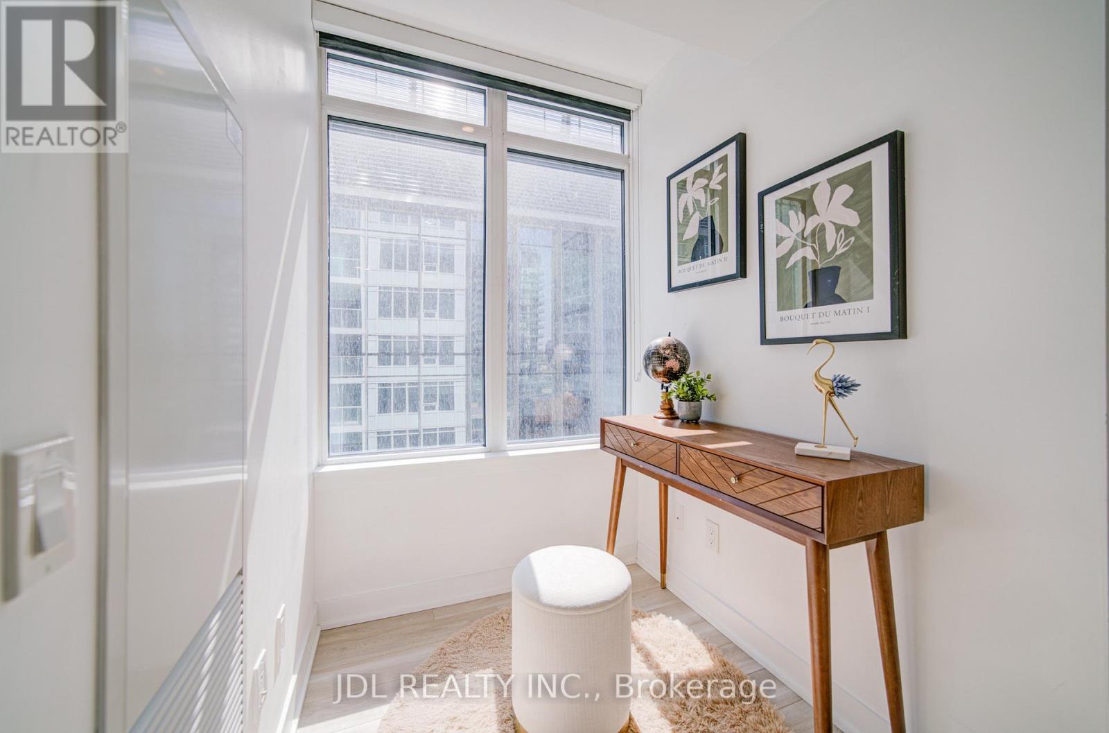 #902 17 BATHURST STREET - 10
