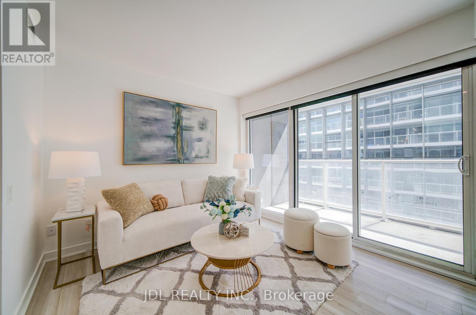 #902 17 BATHURST STREET - 6