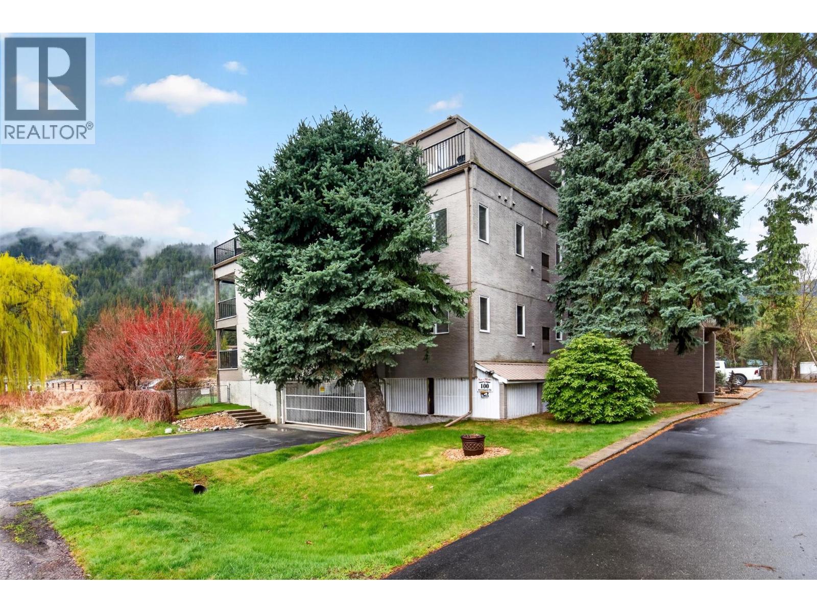 #8 100 ARCHIBALD STREET - 32