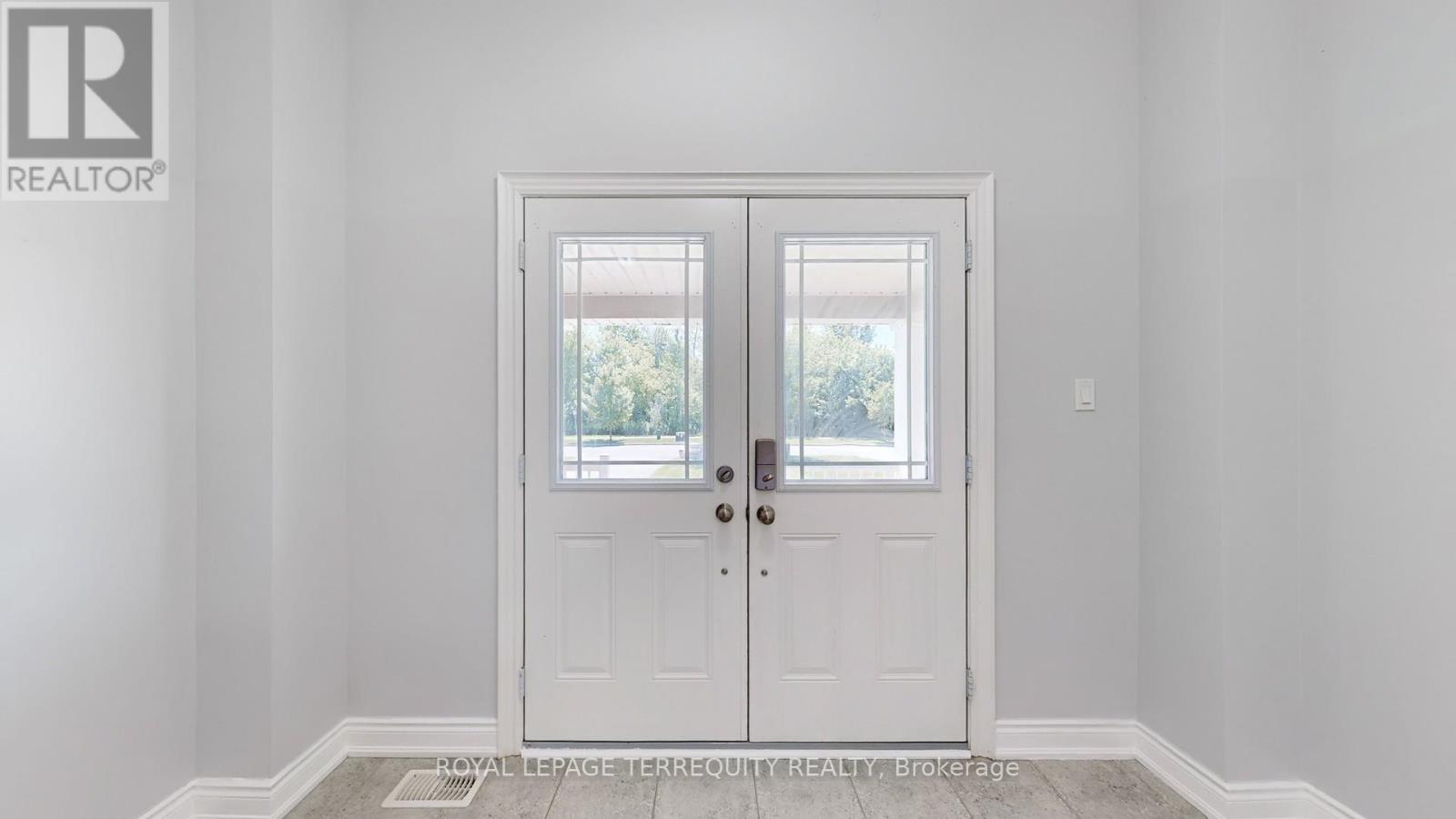 28 RICHMOND PARK DRIVE - 21