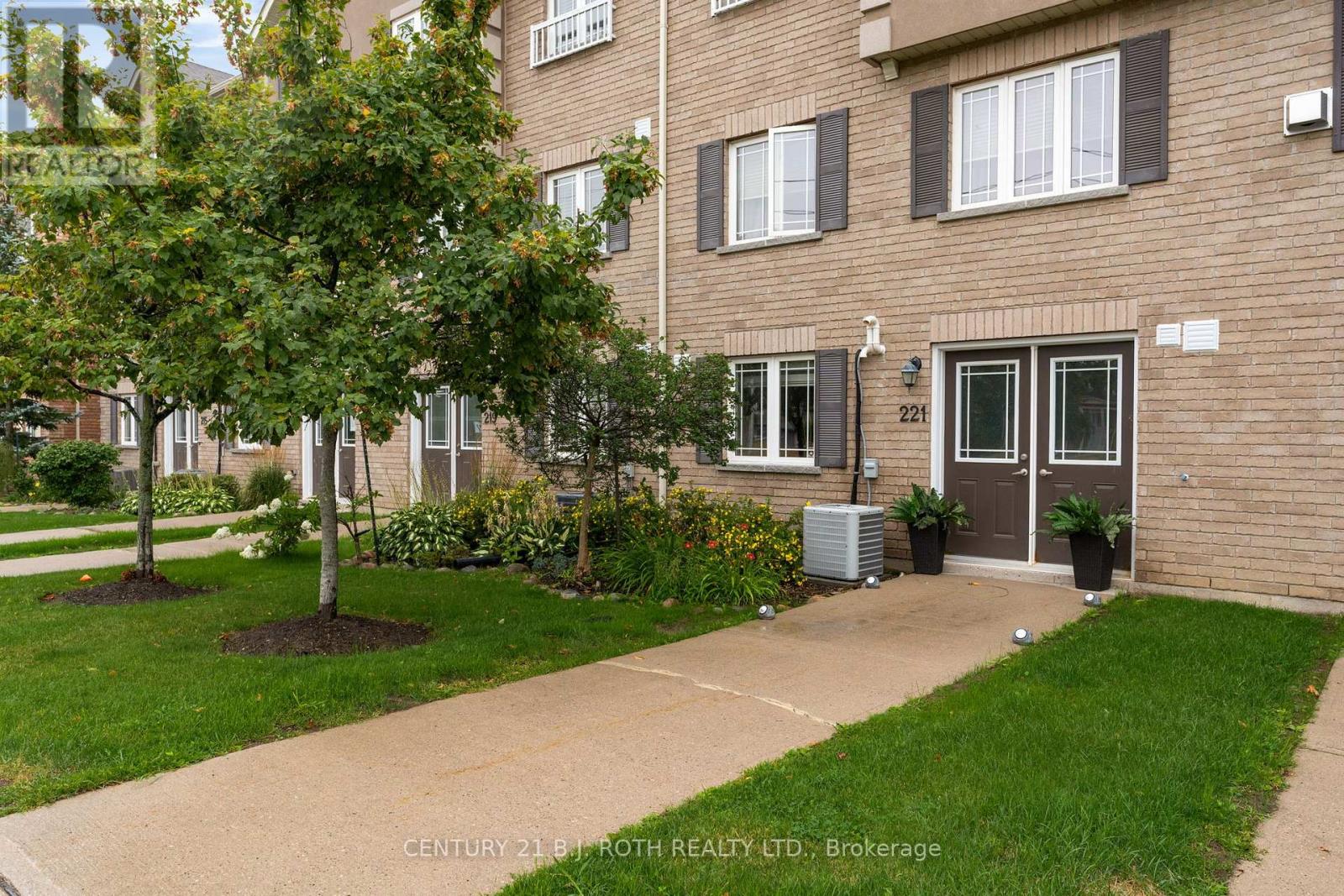 221 HARVIE ROAD - 3