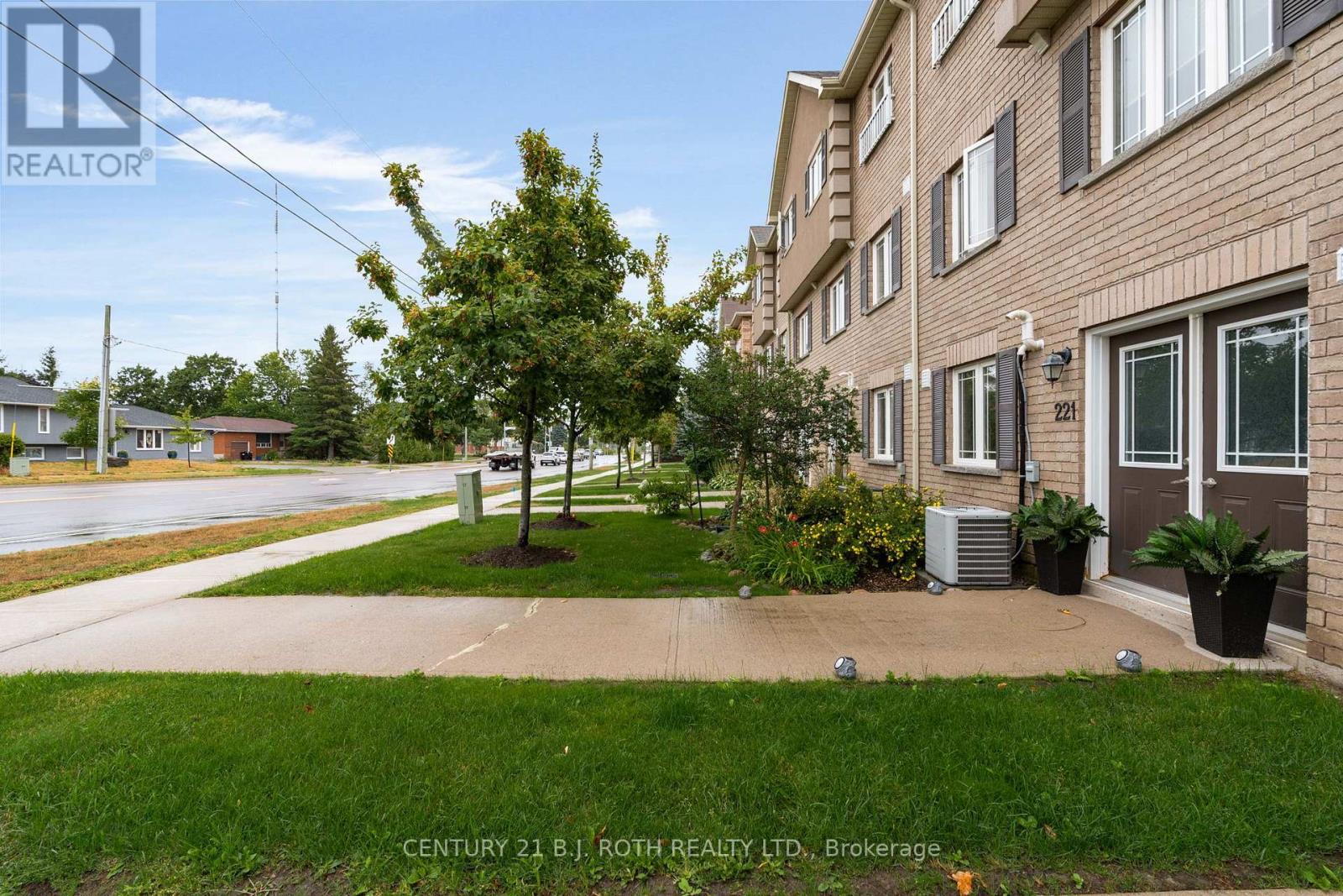 221 HARVIE ROAD - 4
