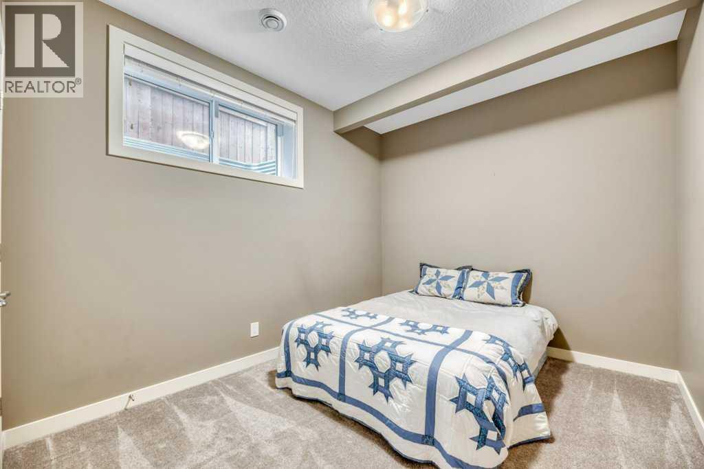 261 WILDROSE DRIVE - 47