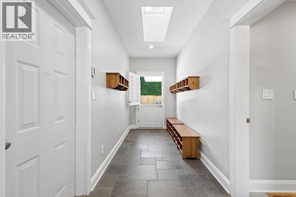 991 HAMPSHIRE ROAD, North Vancouver