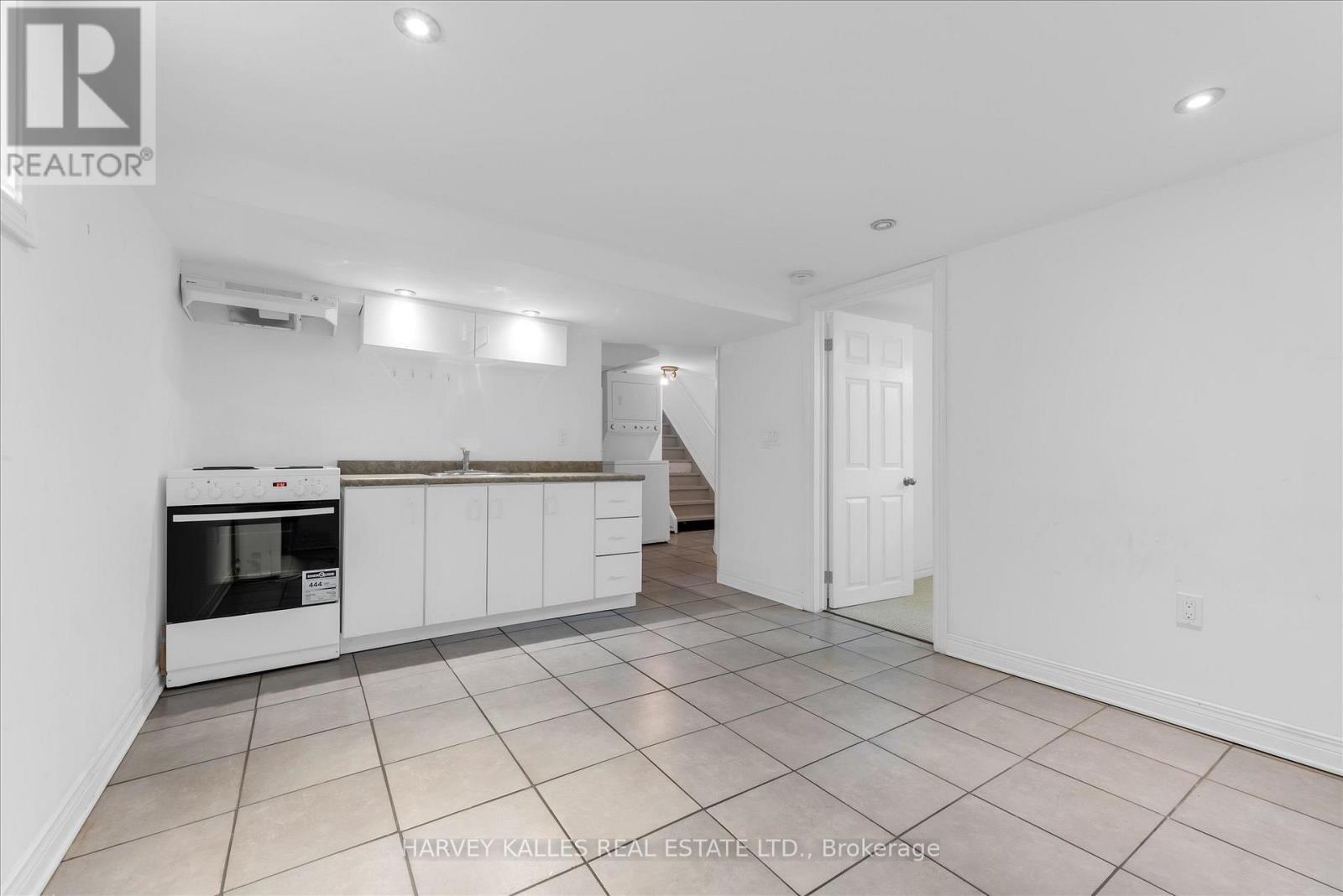 105 ORMOND STREET N - 20
