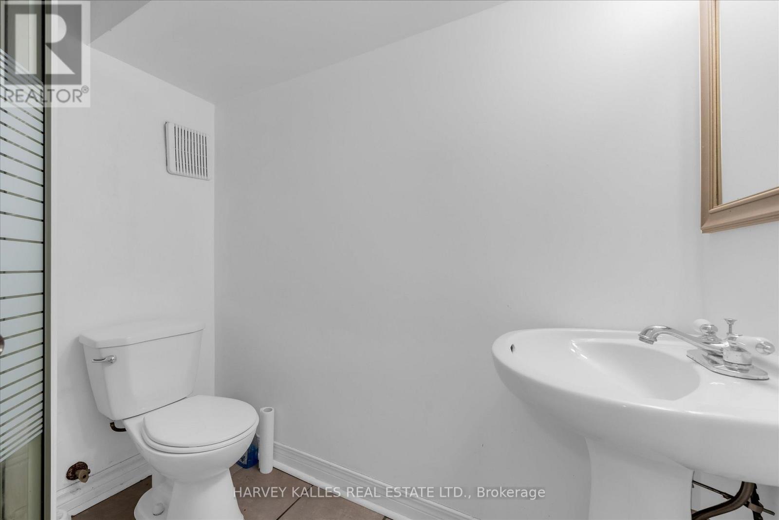 105 ORMOND STREET N - 18