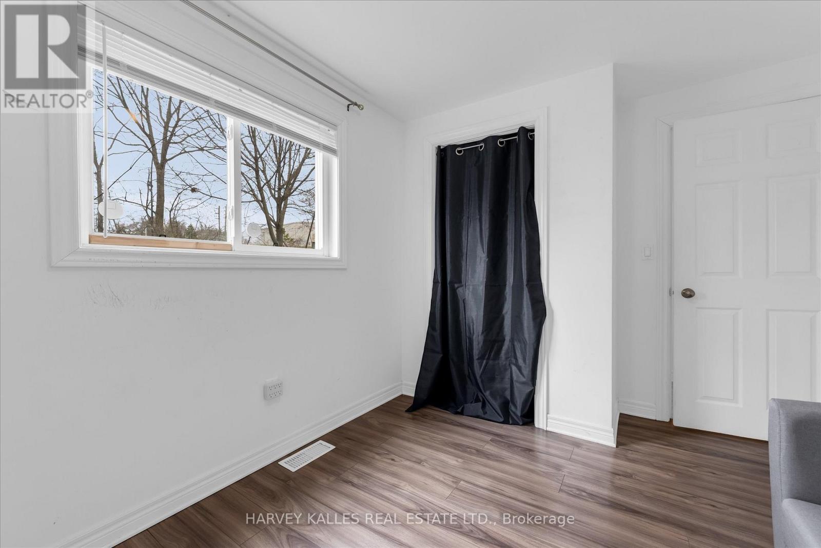 105 ORMOND STREET N - 12