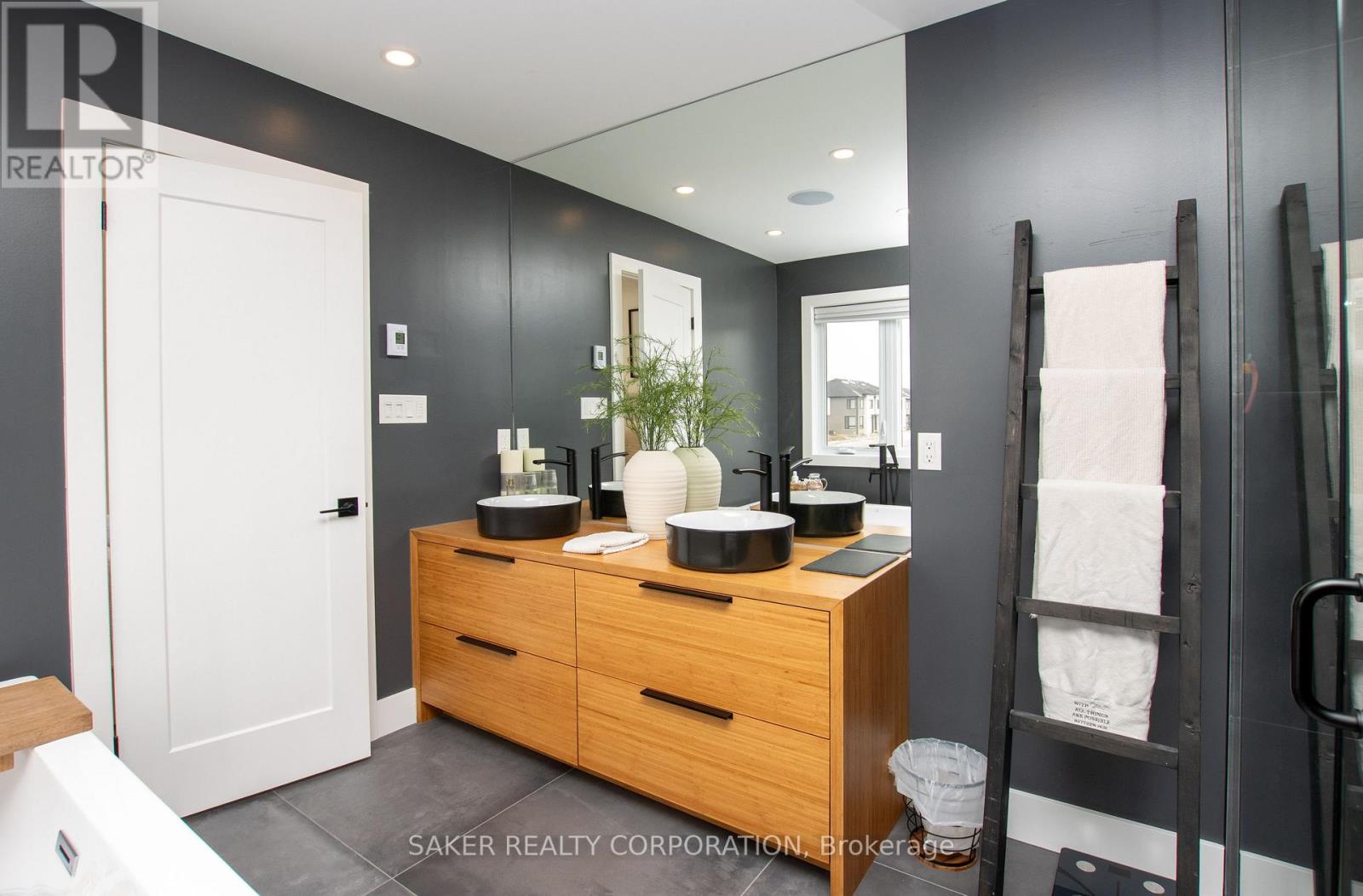 3 POOLE CRESCENT Property Photo