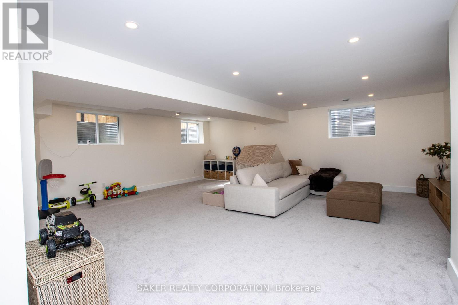 3 POOLE CRESCENT Property Photo