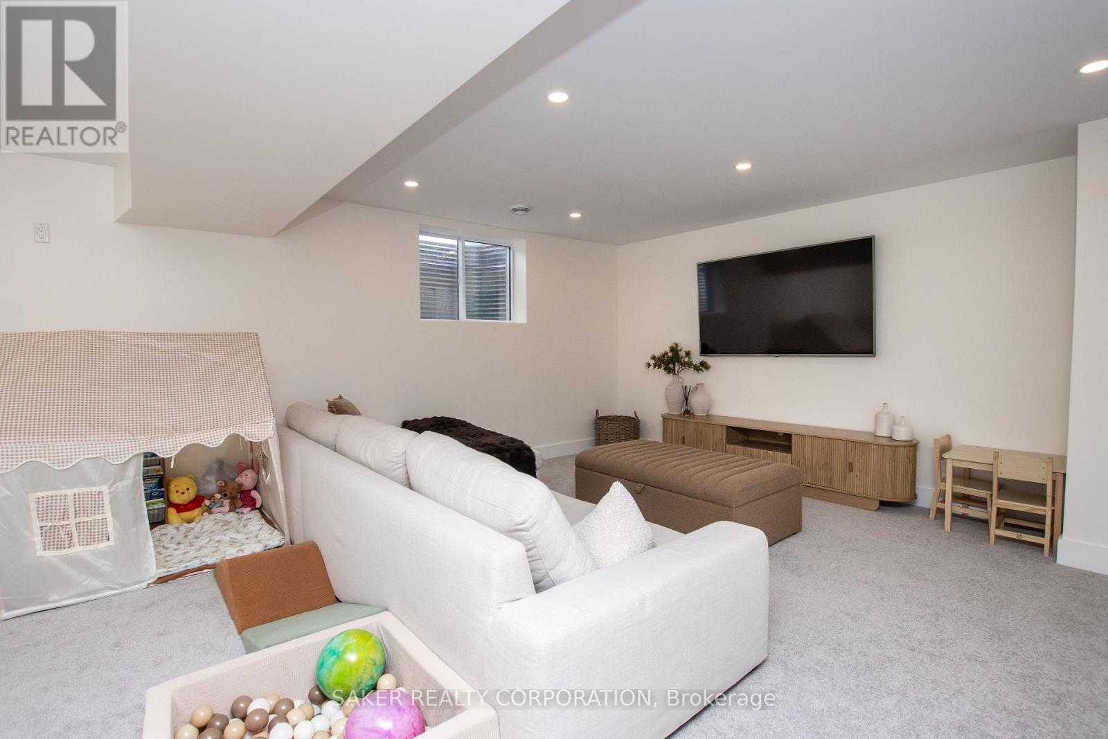 3 POOLE CRESCENT Property Photo