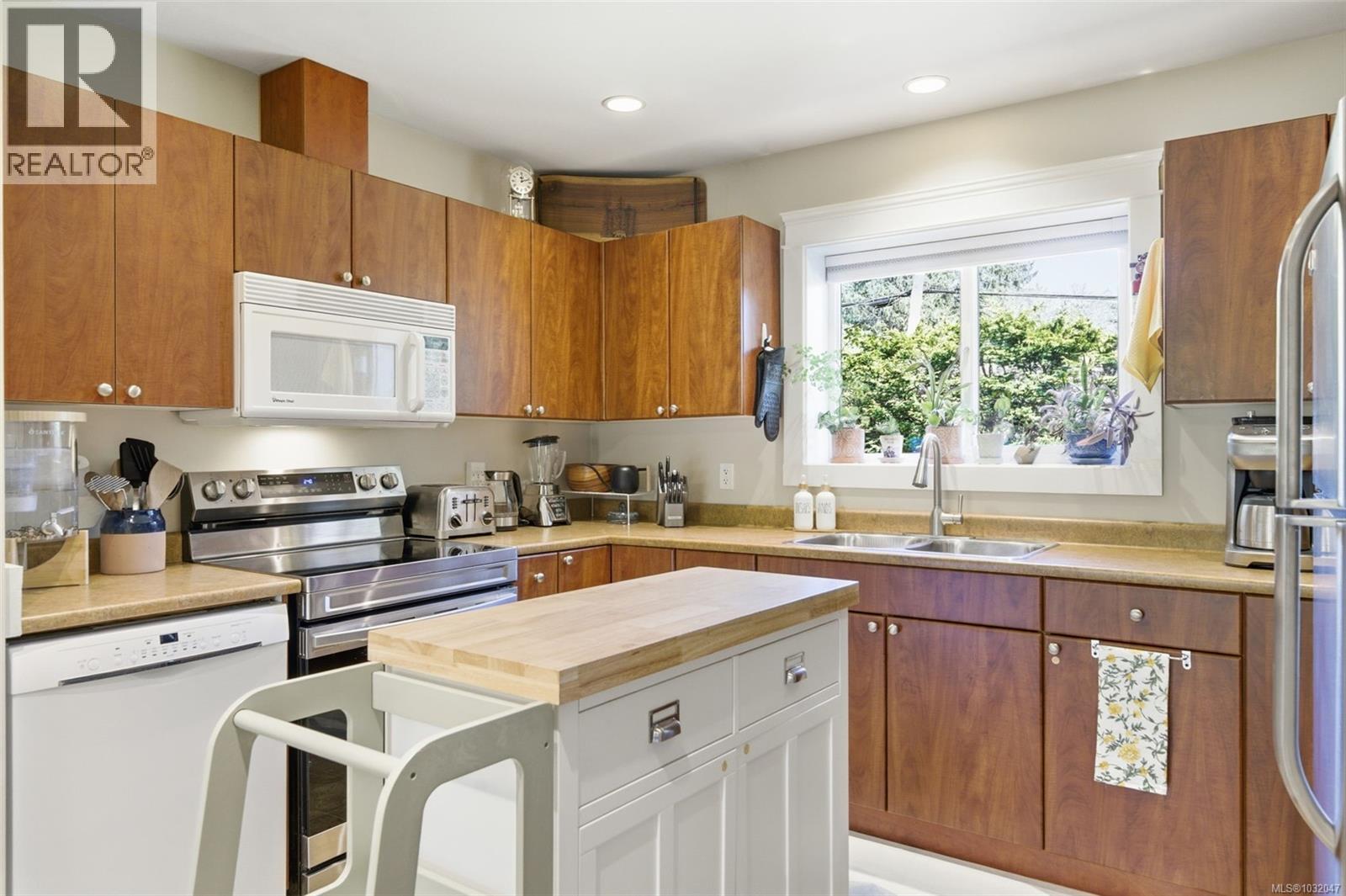 1704 Whiffin Spit Rd - 15