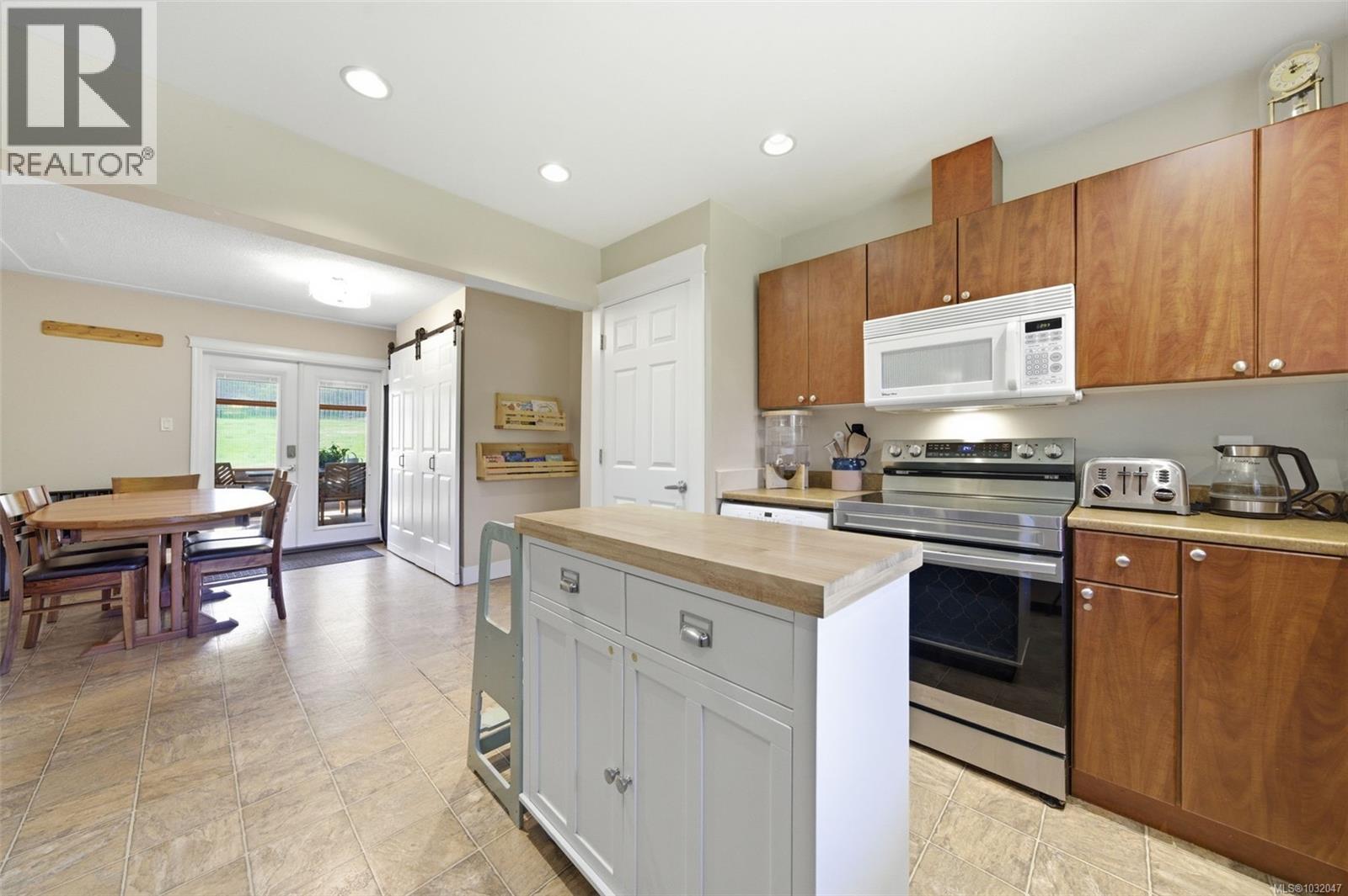 1704 Whiffin Spit Rd - 17