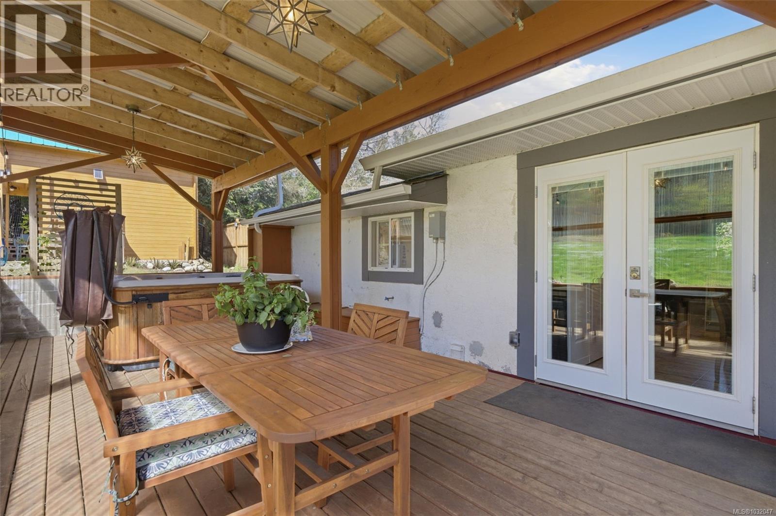 1704 WHIFFIN SPIT RD - 33