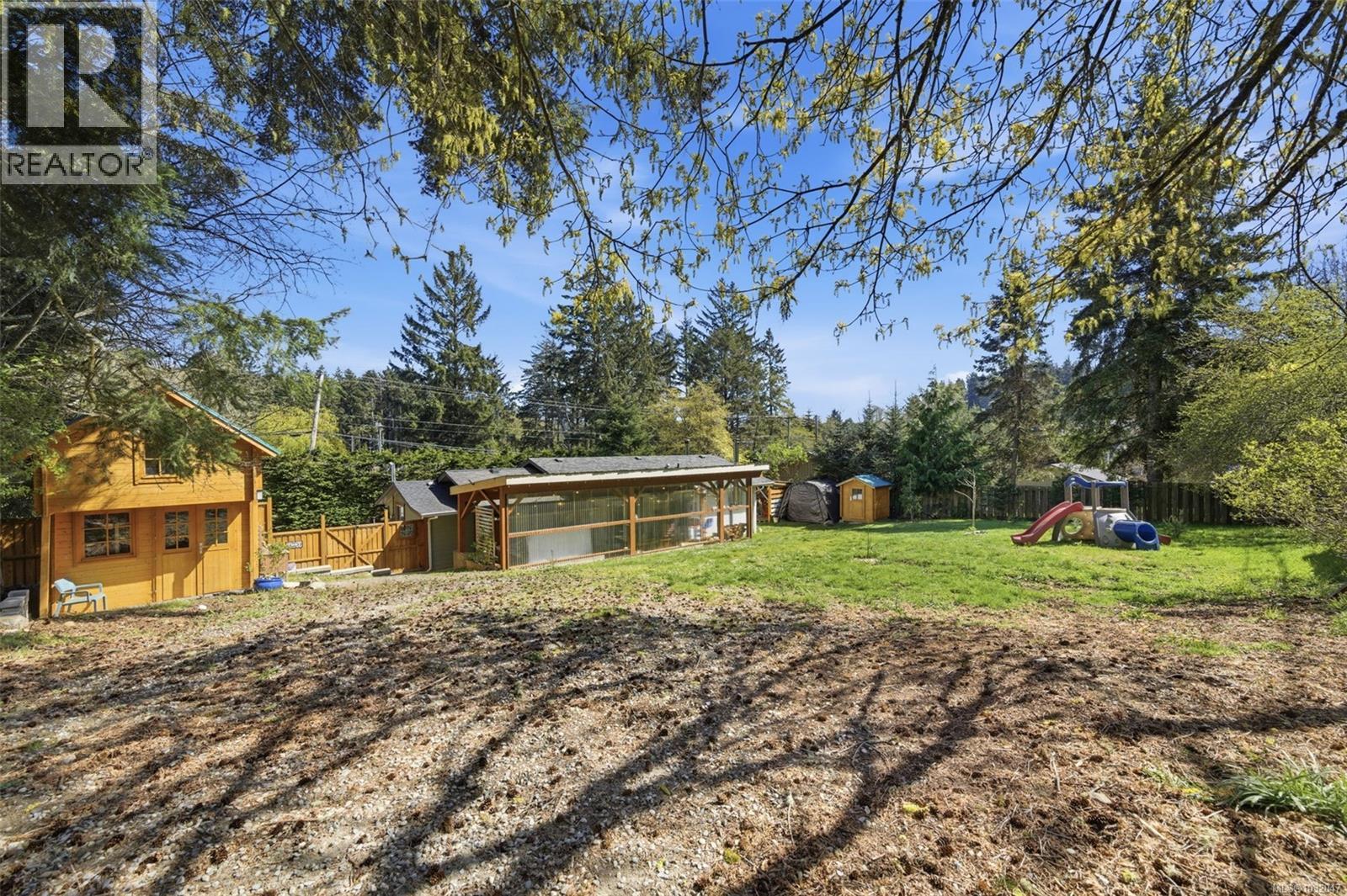 1704 Whiffin Spit Rd - 37