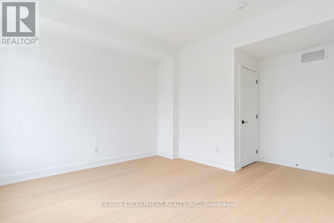 19 - 20 LOU PARSONS WAY — photo 17