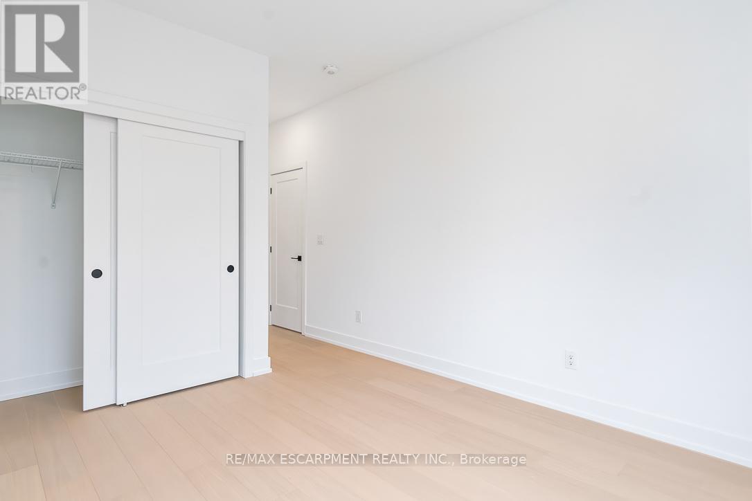 19 - 20 LOU PARSONS WAY — photo 25