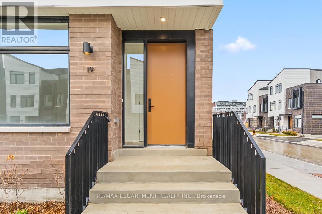 19 - 20 LOU PARSONS WAY — photo 2