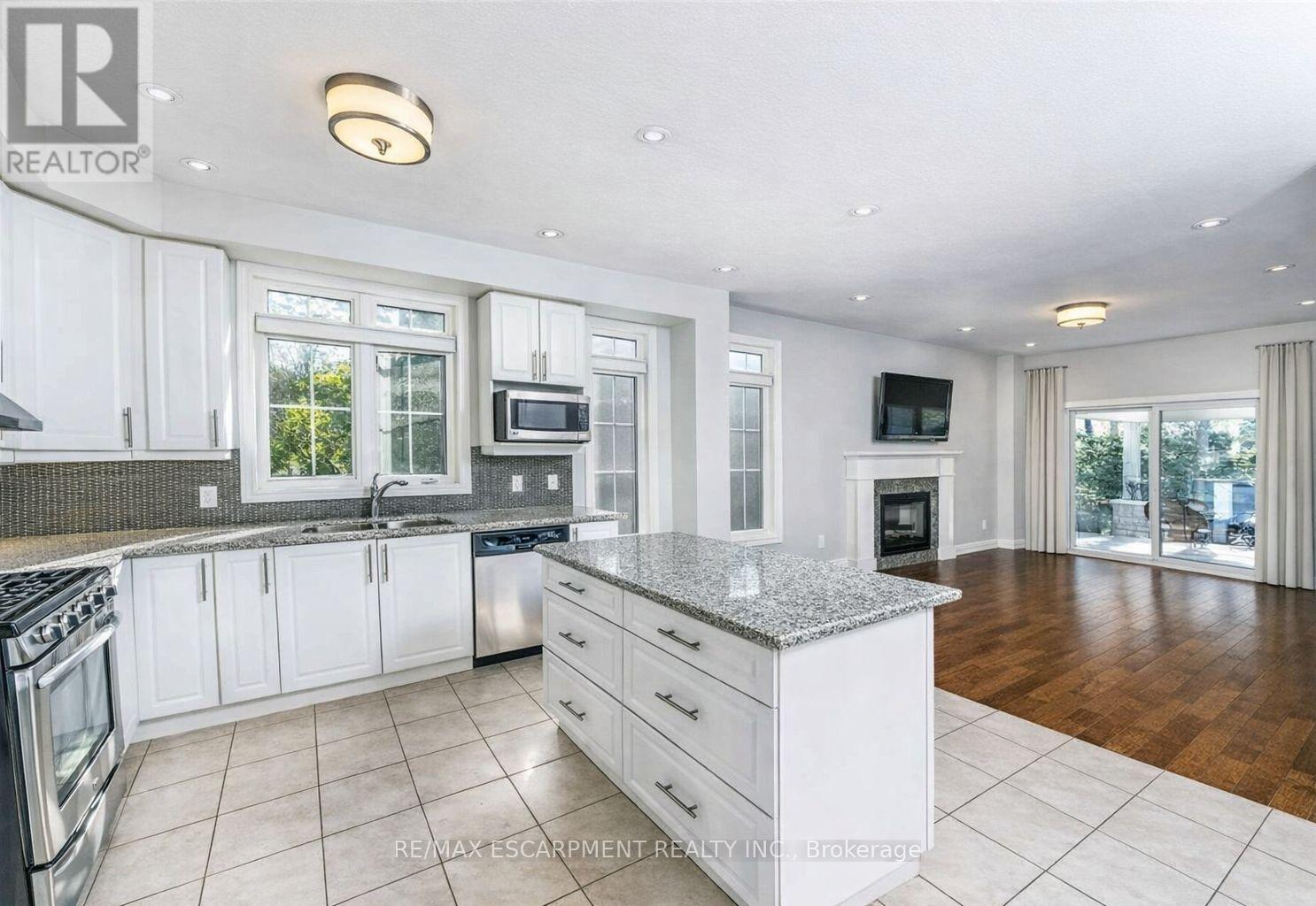 1203 LORNE PARK ROAD — photo 6