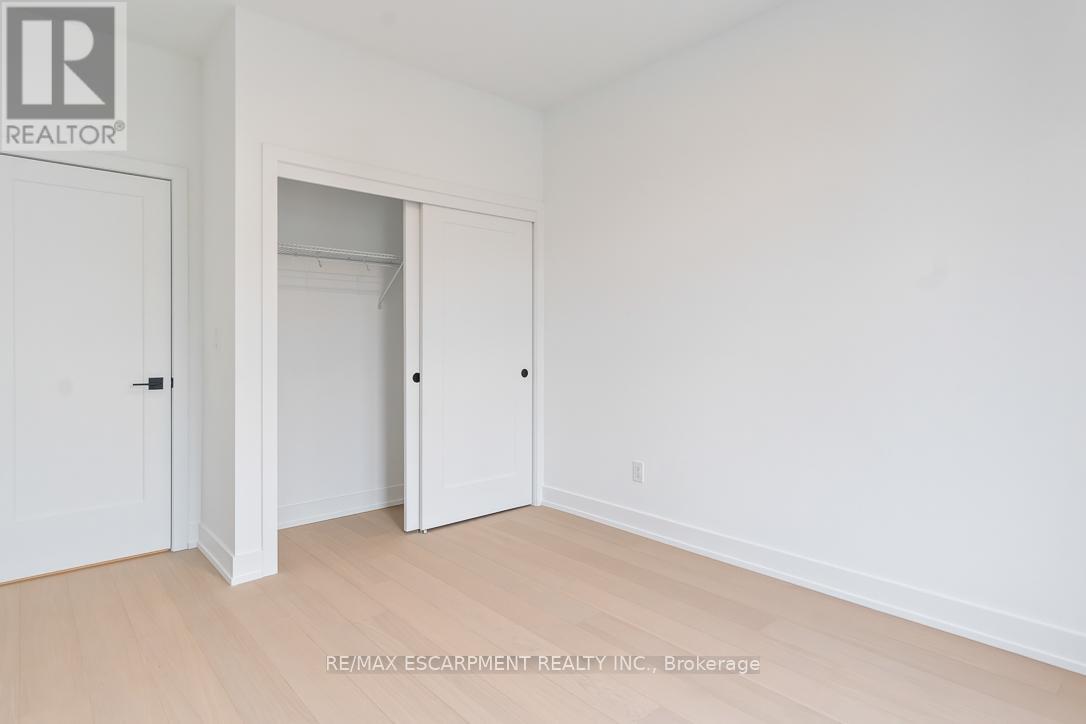 19 - 20 LOU PARSONS WAY — photo 22