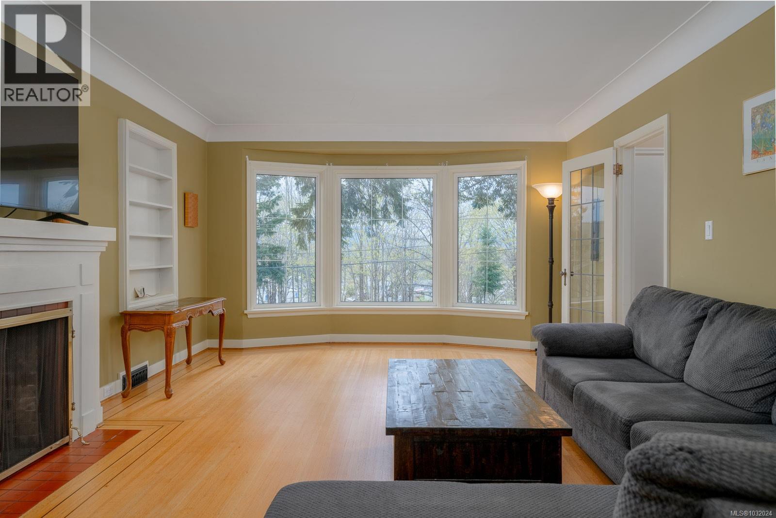 4749 LESLIE AVE - 12