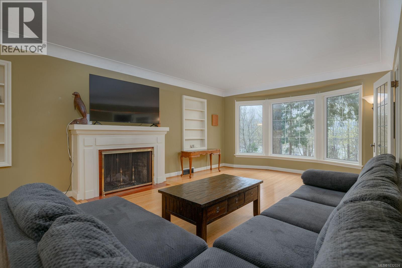 4749 LESLIE AVE - 13