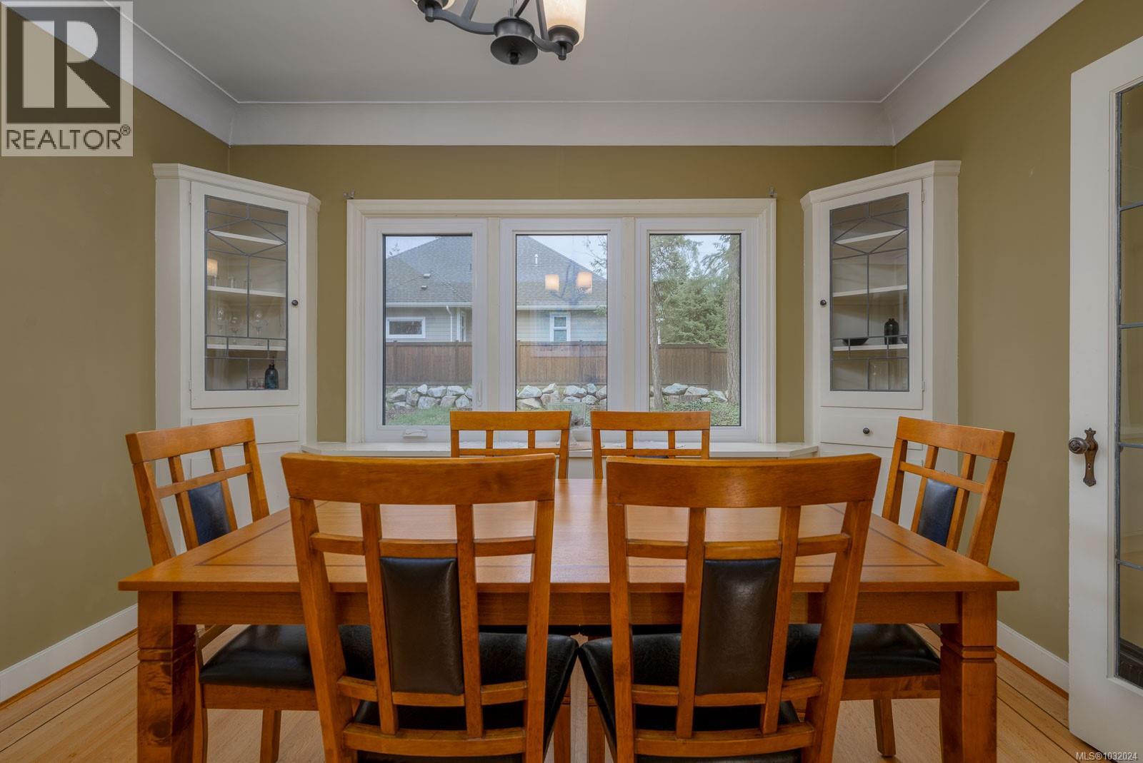 4749 LESLIE AVE - 15