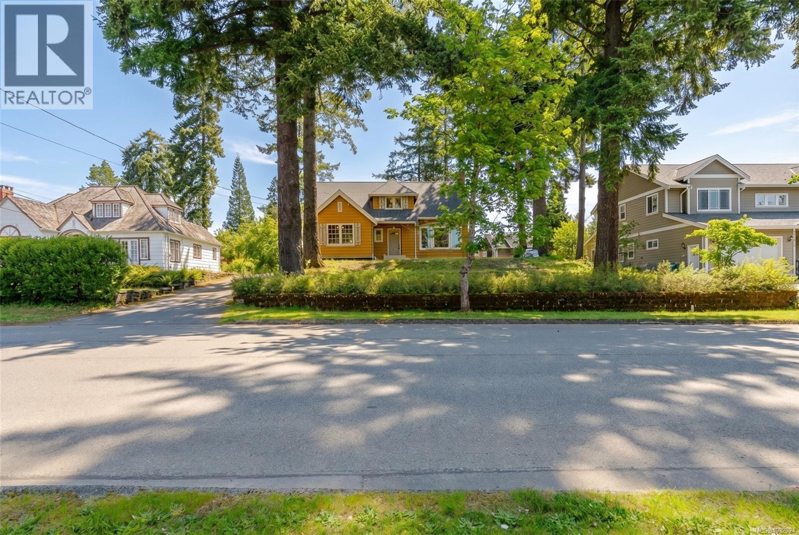 4749 LESLIE AVE - Image 2