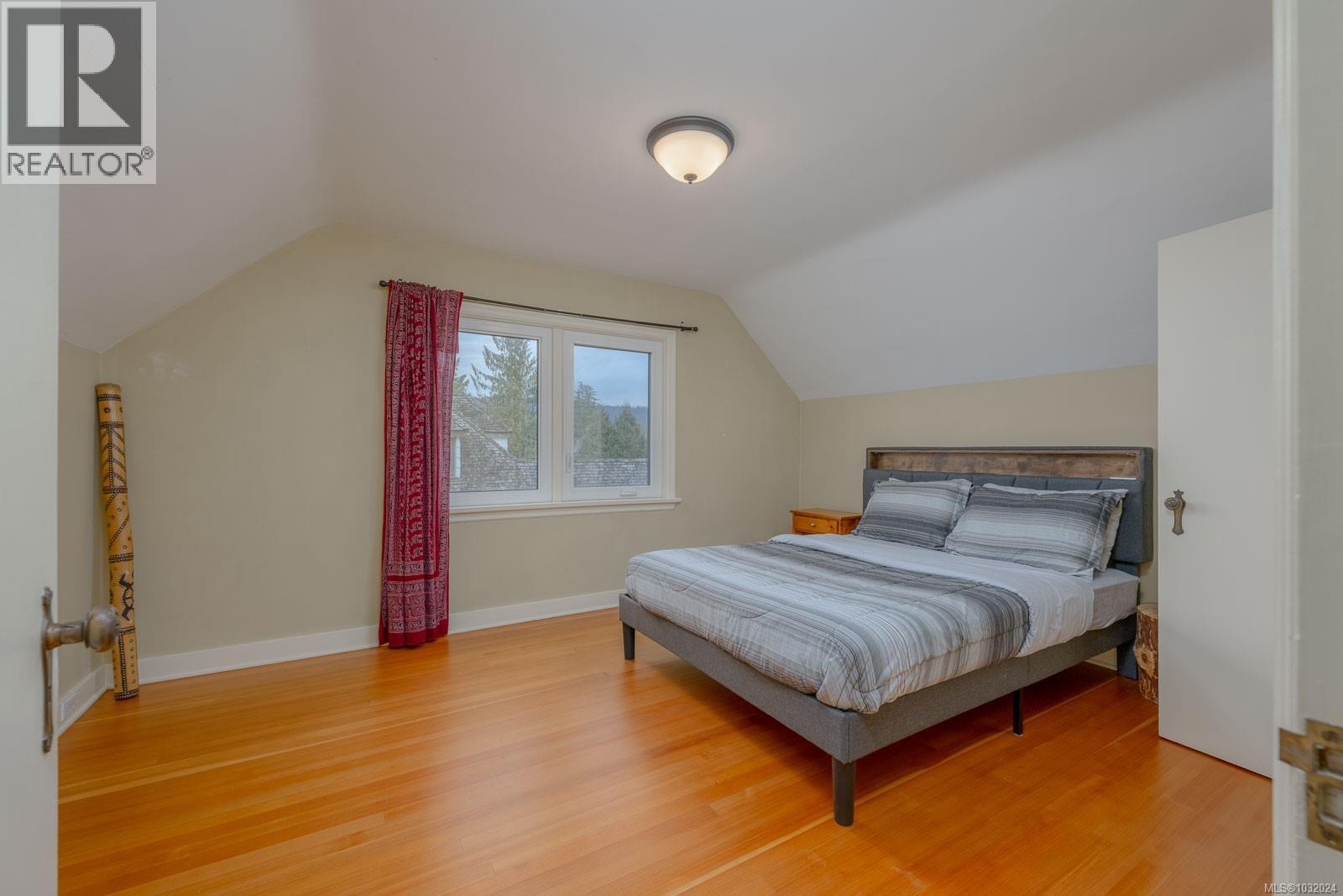 4749 LESLIE AVE - 29